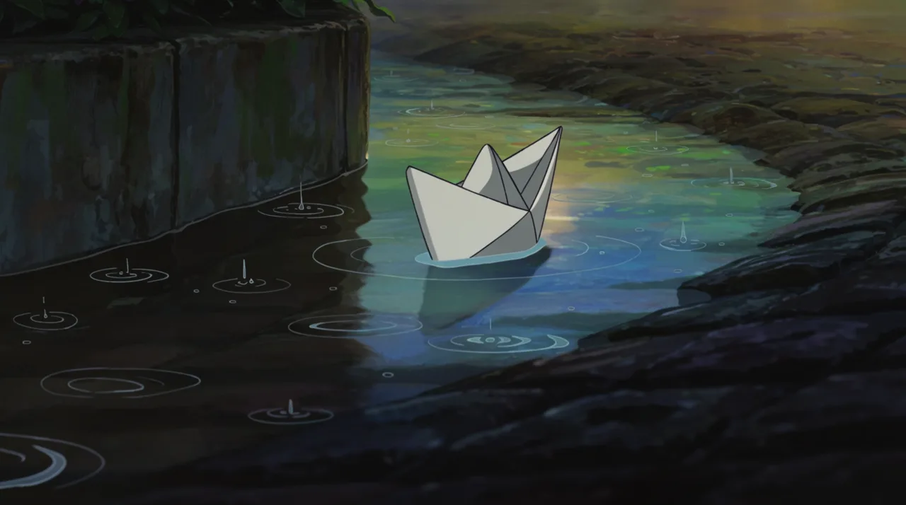 Papierboot im Regenrinne